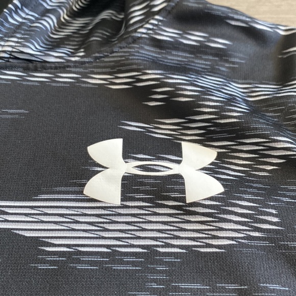 Boys Under Armour Black/Gray/White Hoodie/Pullover - Picture 4 of 6